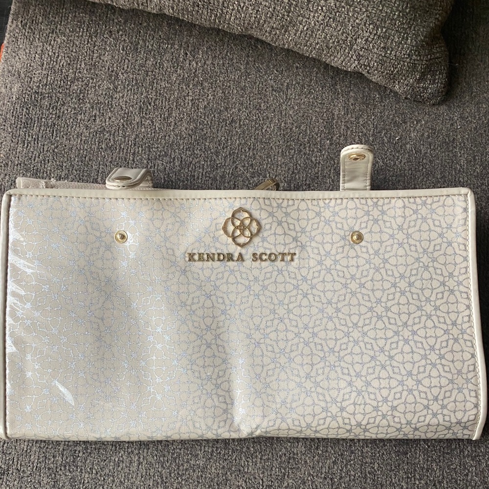 KENDRA SCOTT jewelry organizer